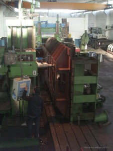Fresatura e foratura CNC basamento motore in carpenteria metallica