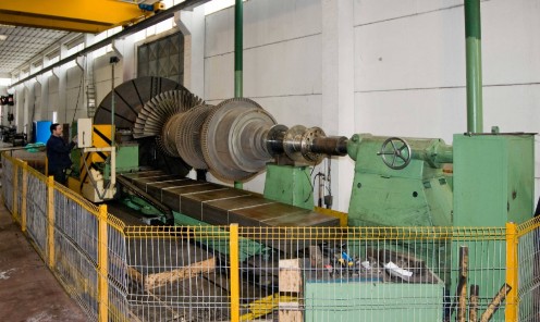 Turning 40 MW steam turbine rotor